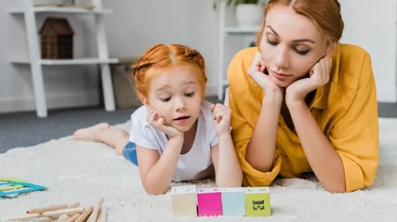 Kindermädchen oder Erzieherin: Was ist der Unterschied und wen sollten Sie für Ihr Kind wählen?