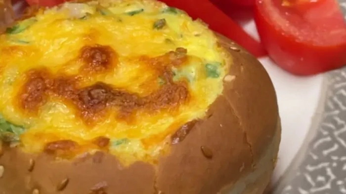 Omelett im Brötchen mit geräucherter Rinderbrust: Rezept für den perfekten Snack