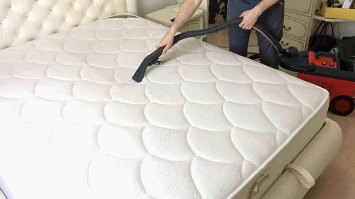 Wie Sie hartnäckige Flecken und Vergilbungen in 5 Minuten aus Ihrer Matratze entfernen: so gut wie neu